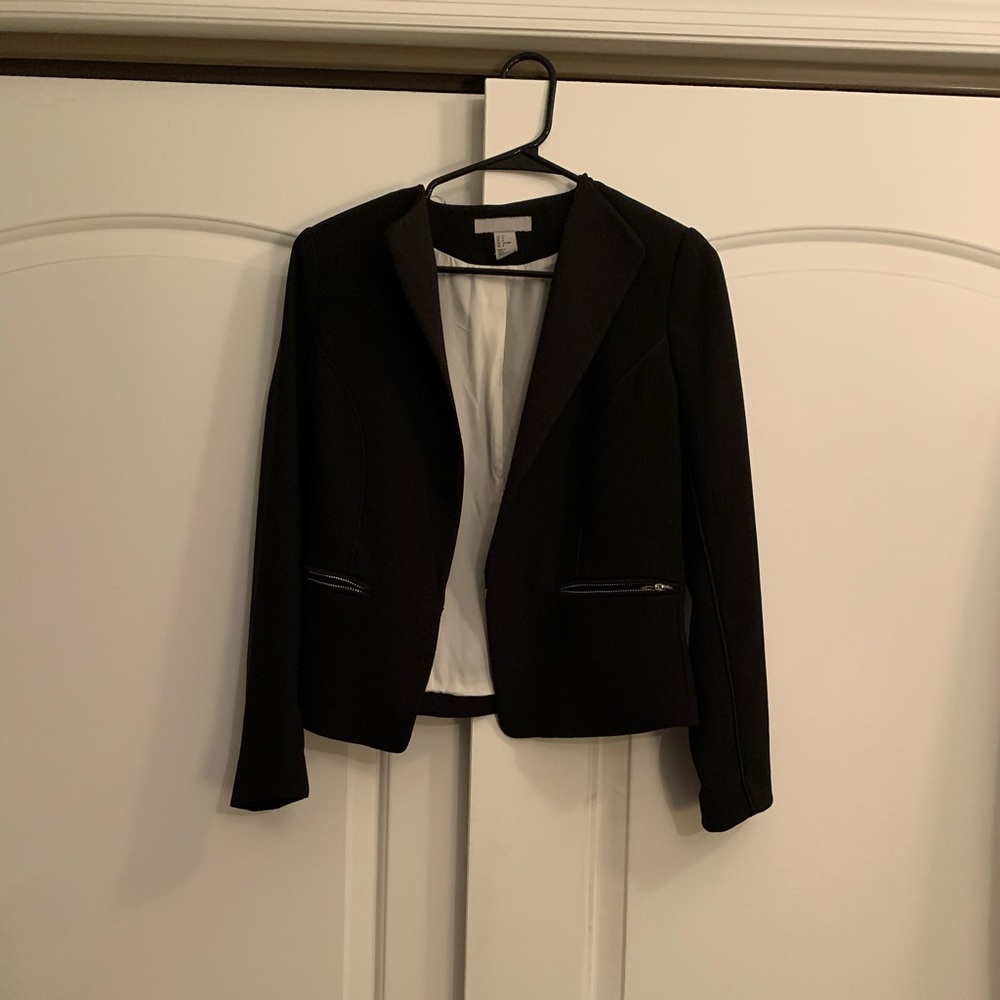 Black blazer. Zip pockets